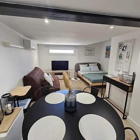 Apartment Proche De La Hyeres